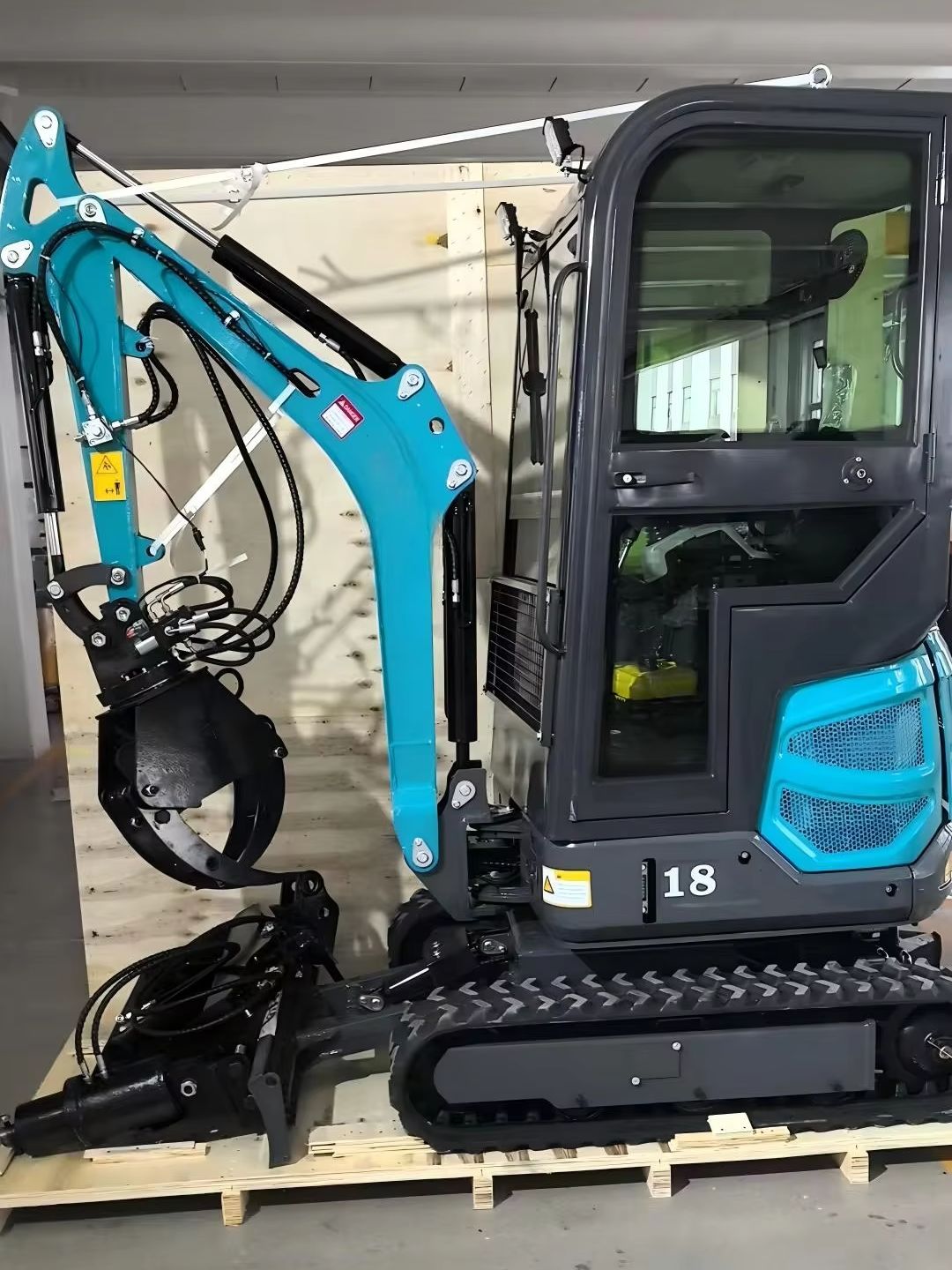 1.8 Ton Mini Excavator with At - Farming Pump For Agriculture avaliação e preço
